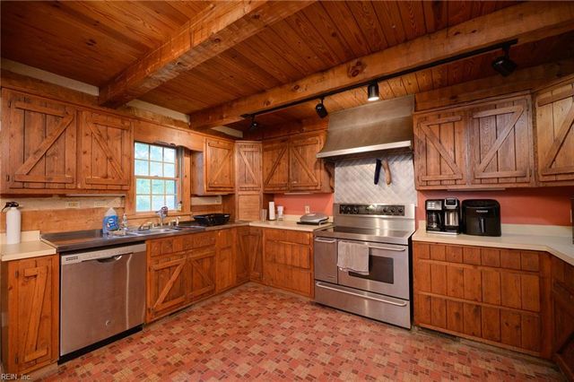 17466 Benns Church BLVD, Smithfield, VA 23430