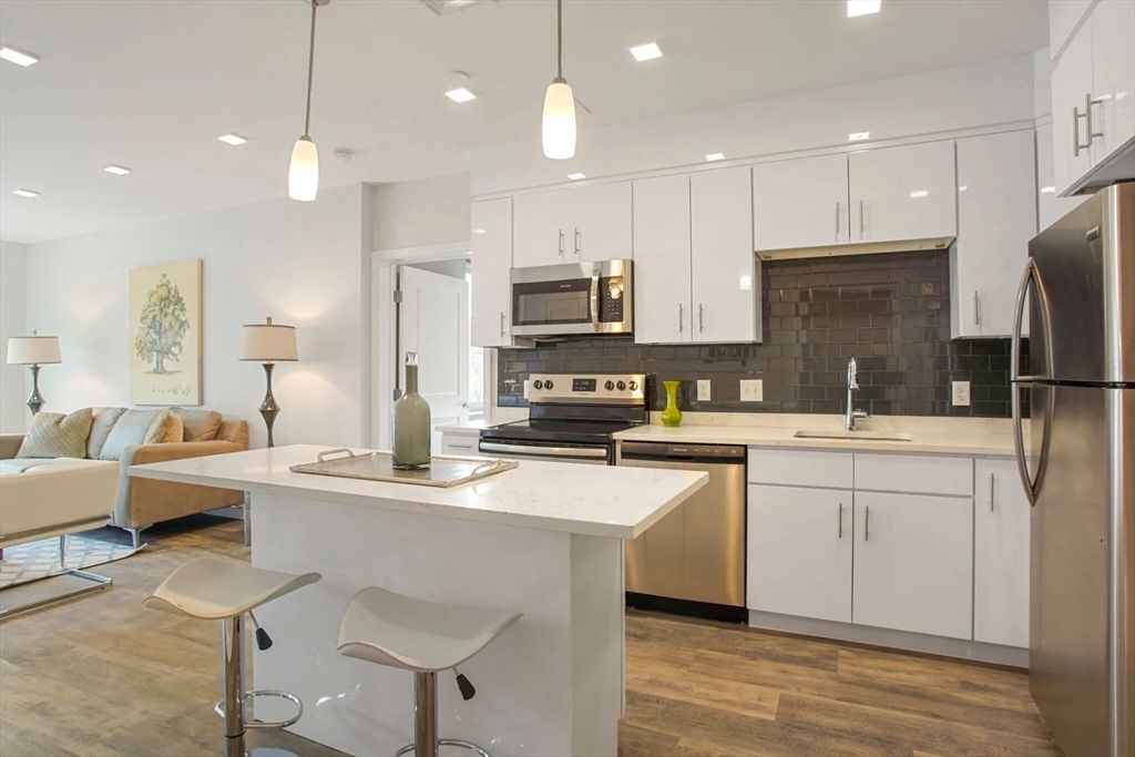 10 Essex 402, Cambridge, MA 02139
