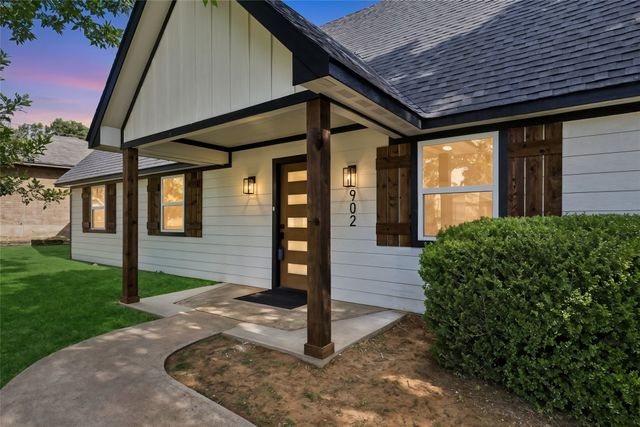 902 Melanie Lane, Keene, TX 76059