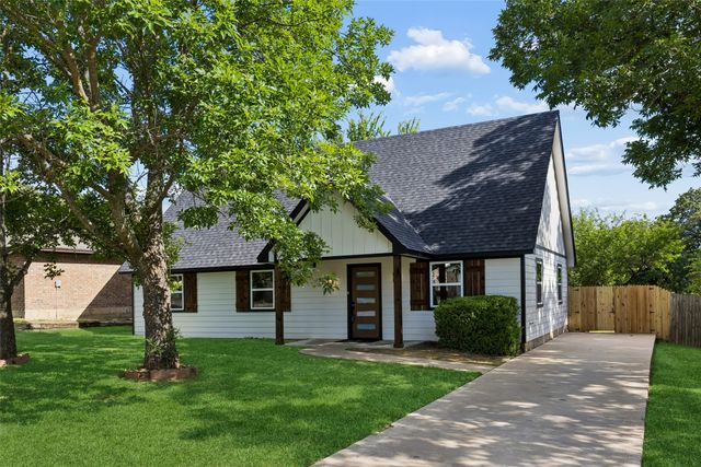902 Melanie Lane, Keene, TX 76059