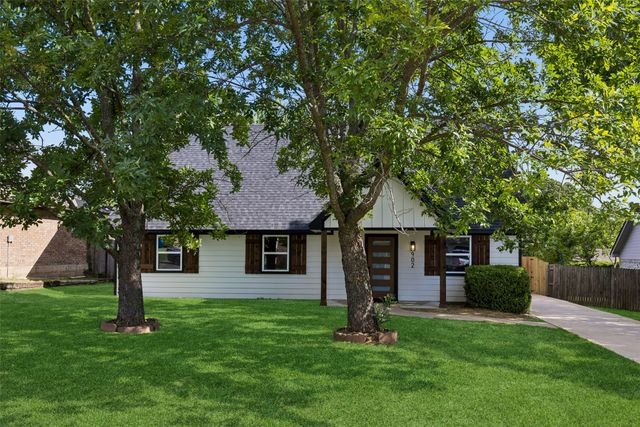 902 Melanie Lane, Keene, TX 76059