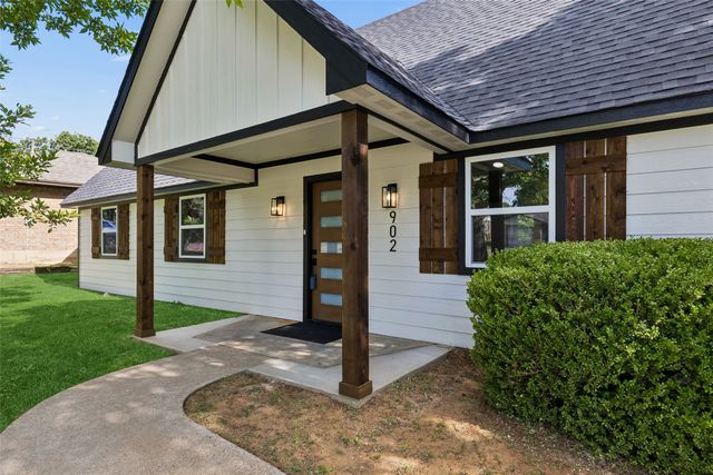 902 Melanie Lane, Keene, TX 76059