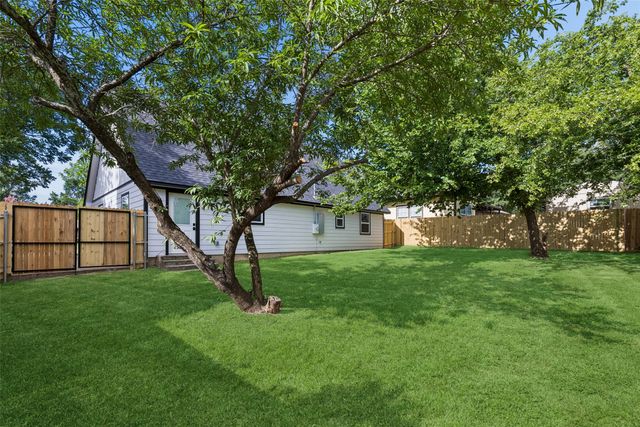 902 Melanie Lane, Keene, TX 76059