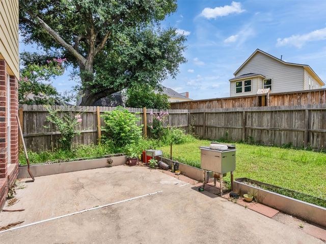1702 Lake Geneva Court, Houston, TX 77084