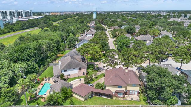 1702 Lake Geneva Court, Houston, TX 77084
