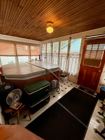 742 S 4th Street, Dekalb, IL 60115