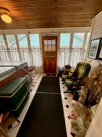 742 S 4th Street, Dekalb, IL 60115