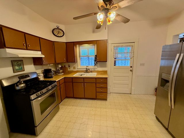 742 S 4th Street, Dekalb, IL 60115