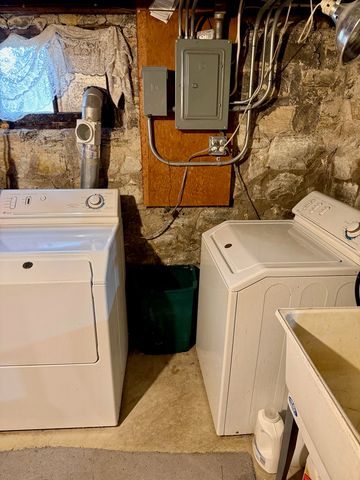 742 S 4th Street, Dekalb, IL 60115