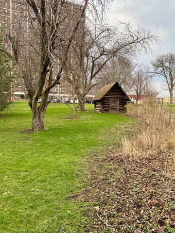 742 S 4th Street, Dekalb, IL 60115