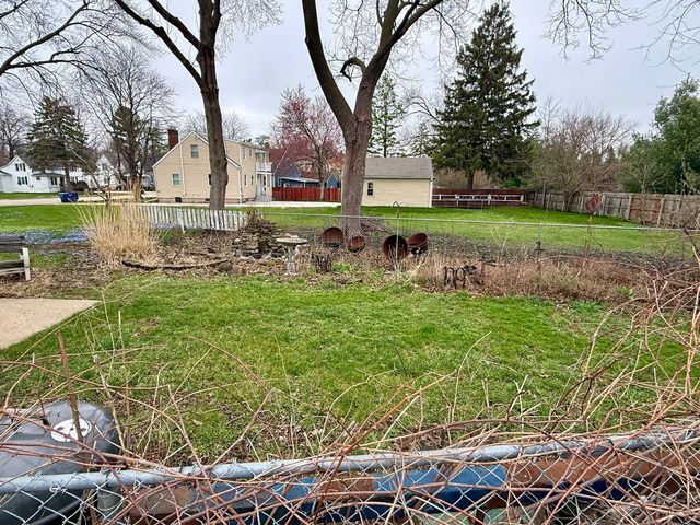 742 S 4th Street, Dekalb, IL 60115