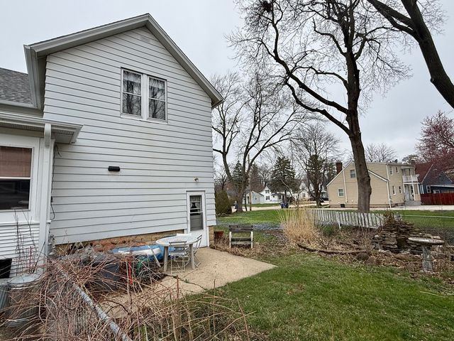 742 S 4th Street, Dekalb, IL 60115