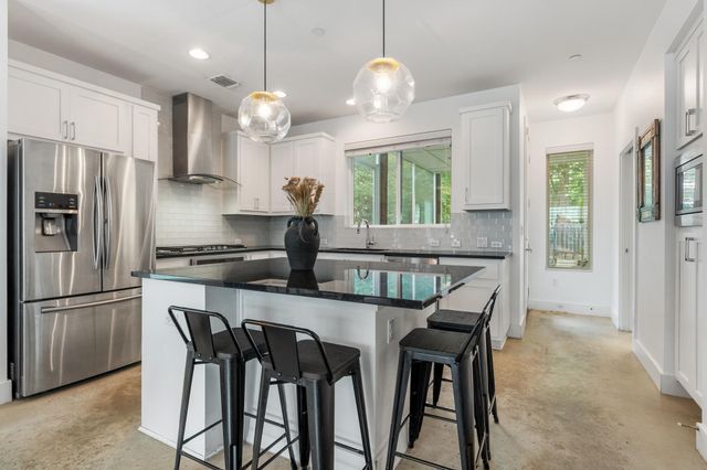 1128 Gunter ST F, Austin, TX 78702