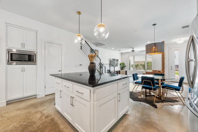 1128 Gunter ST F, Austin, TX 78702