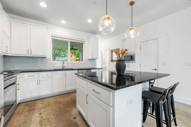 1128 Gunter ST F, Austin, TX 78702