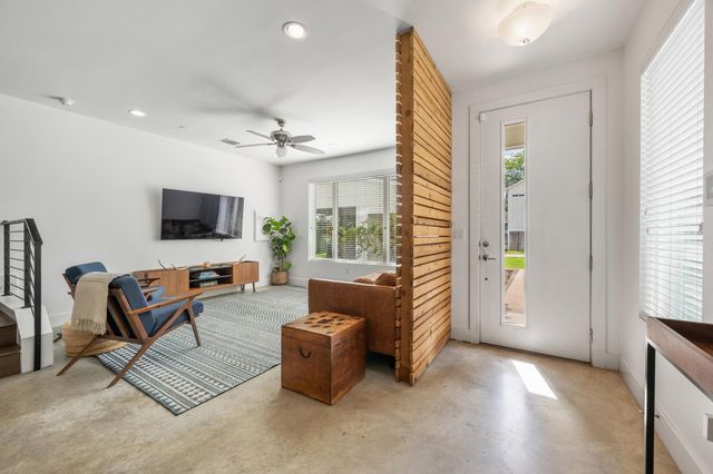 1128 Gunter ST F, Austin, TX 78702
