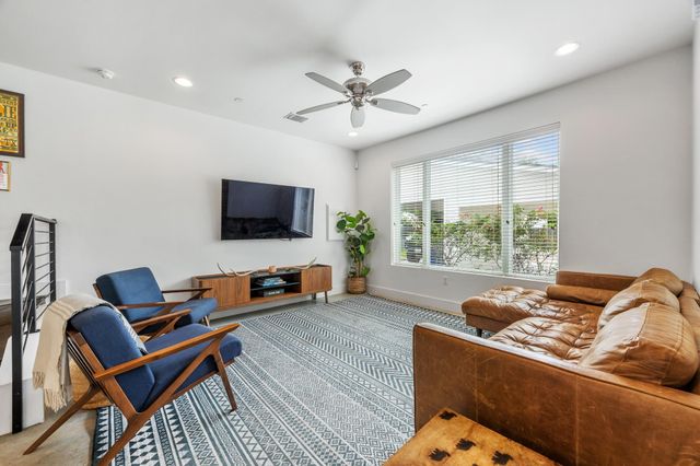 1128 Gunter ST F, Austin, TX 78702