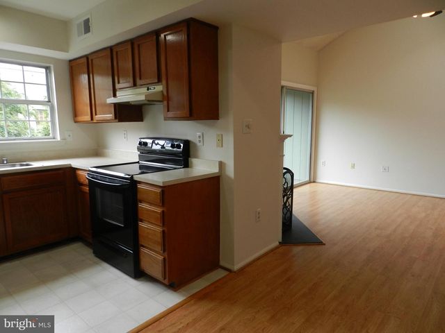 7731 INVERSHAM DR #157, Falls Church, VA 22042