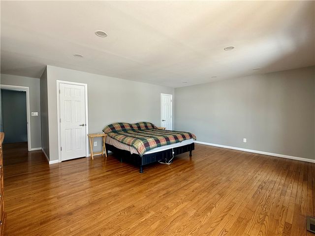 868 Latonka Dr, Mercer, PA 16137