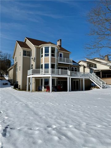 868 Latonka Dr, Mercer, PA 16137