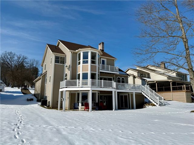 868 Latonka Dr, Mercer, PA 16137