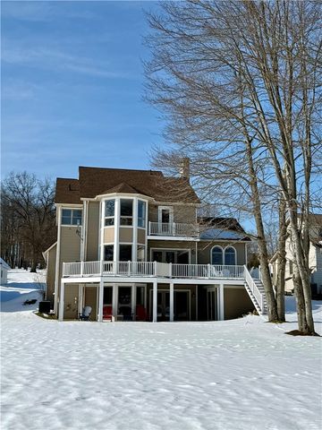 868 Latonka Dr, Mercer, PA 16137