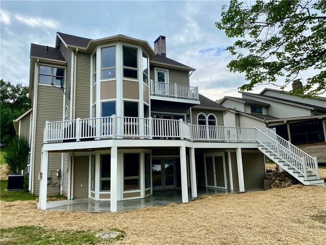 868 Latonka Dr, Mercer, PA 16137