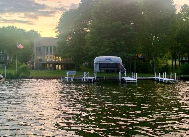 868 Latonka Dr, Mercer, PA 16137