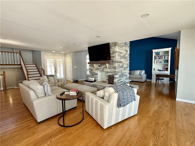 868 Latonka Dr, Mercer, PA 16137