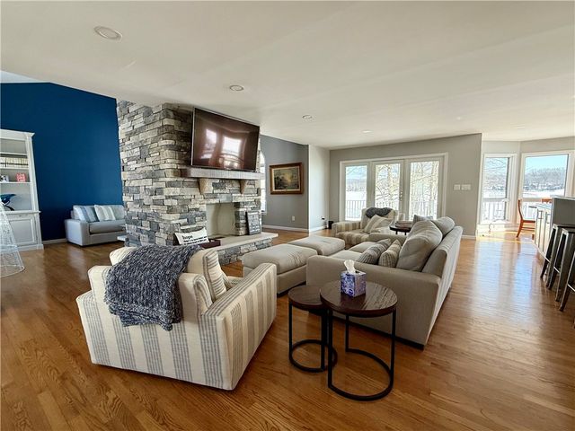 868 Latonka Dr, Mercer, PA 16137