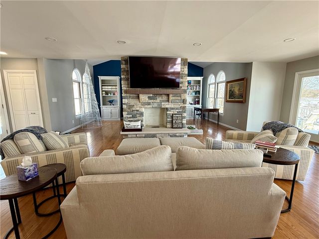 868 Latonka Dr, Mercer, PA 16137