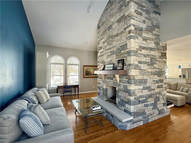 868 Latonka Dr, Mercer, PA 16137