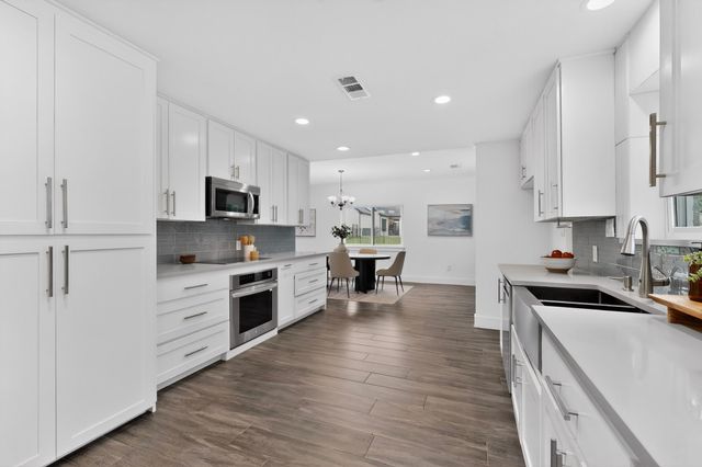 150 S Woodland Trail, Double Oak, TX 75077