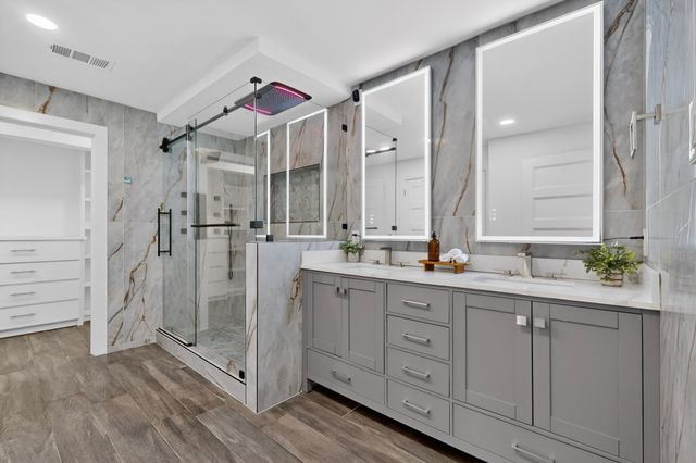 150 S Woodland Trail, Double Oak, TX 75077