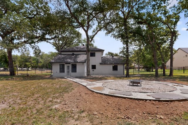 150 S Woodland Trail, Double Oak, TX 75077
