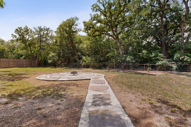 150 S Woodland Trail, Double Oak, TX 75077