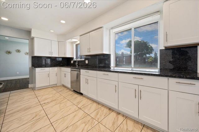 3528 Byrd Drive, Sterling Heights, MI 48310