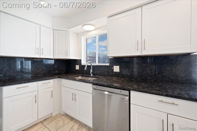 3528 Byrd Drive, Sterling Heights, MI 48310