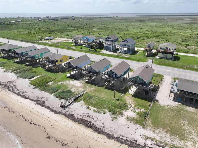 2496 Highway 87, Gilchrist, TX 77617