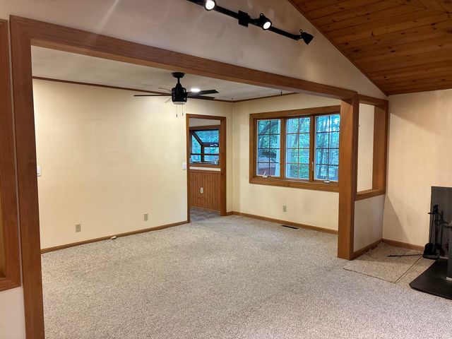 13 2nd Street, Kingston, NH 03848