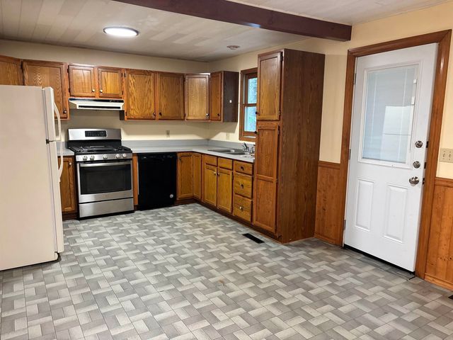 13 2nd Street, Kingston, NH 03848