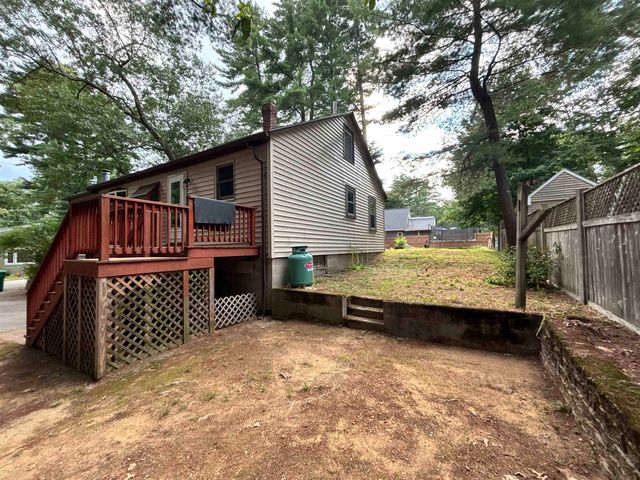 13 2nd Street, Kingston, NH 03848