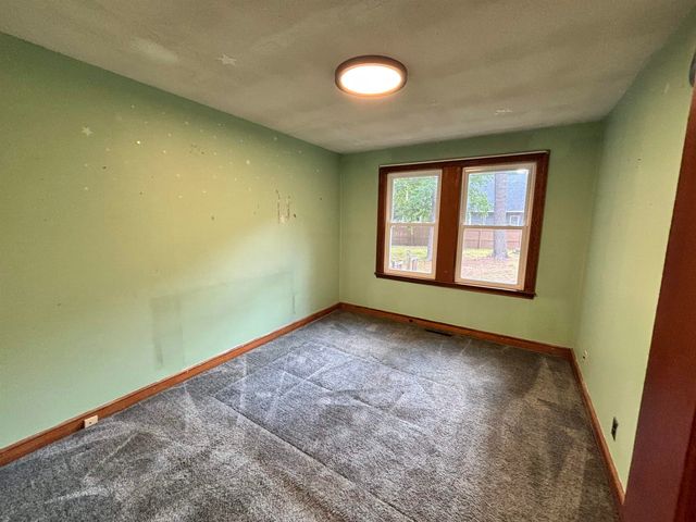 13 2nd Street, Kingston, NH 03848