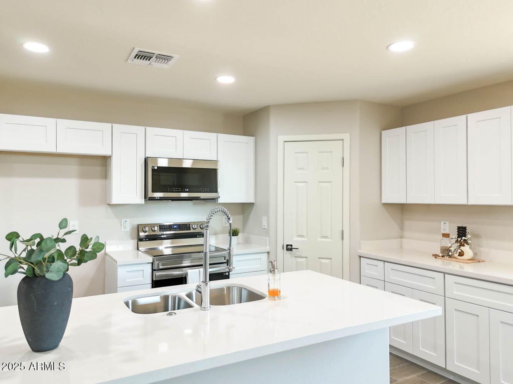 15438 S OVERFIELD Road, Arizona City, AZ 85123