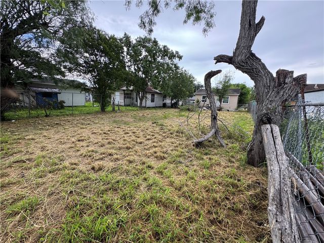 2925 Greenwood Dr, Corpus Christi, TX 78405