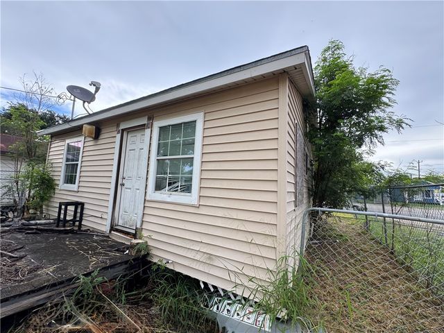 2925 Greenwood Dr, Corpus Christi, TX 78405