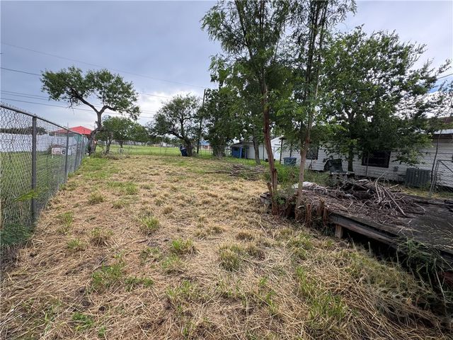 2925 Greenwood Dr, Corpus Christi, TX 78405