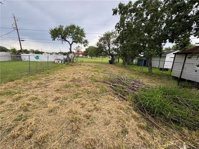2925 Greenwood Dr, Corpus Christi, TX 78405