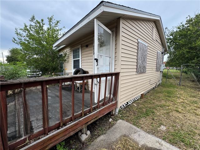 2925 Greenwood Dr, Corpus Christi, TX 78405