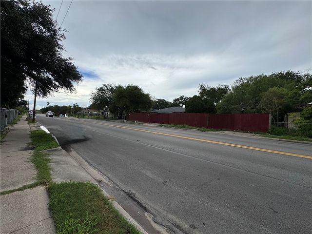 2925 Greenwood Dr, Corpus Christi, TX 78405